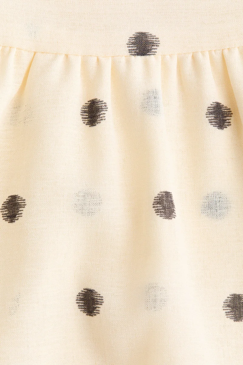 اتش اند ام تنورة بتصميم متدرج