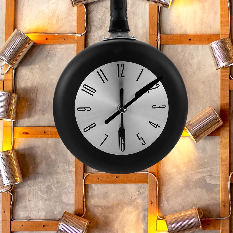2 Sets Wall Clock Metal Round Frying Pan Kitchen Wall Clock Home Decor No Battery - Image 5