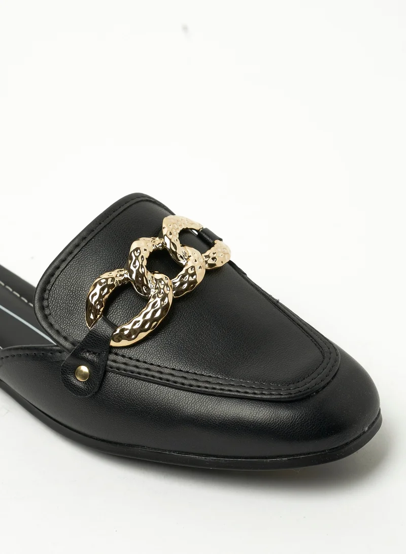 موليكا أدلي سليب أون مغلق من الأمام