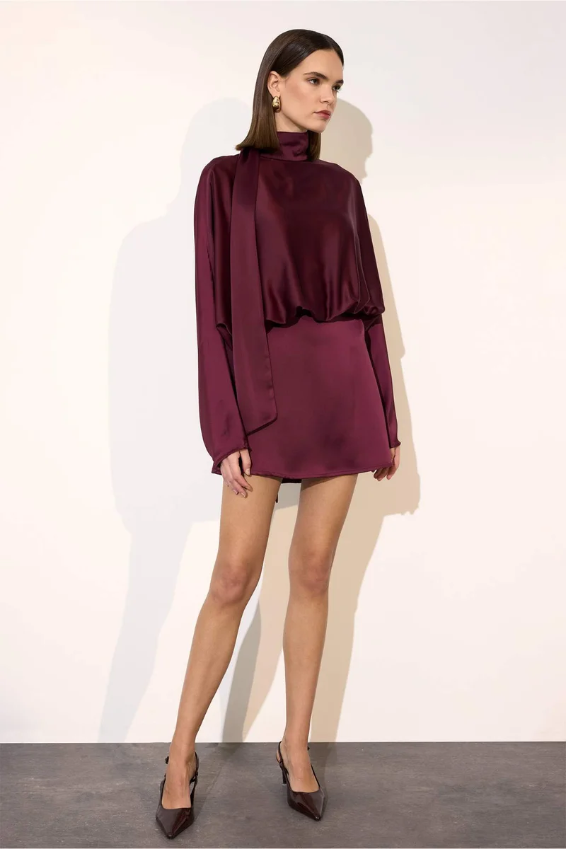 ديفاكتو Crew Neck Satin Batwing Mini Dress
