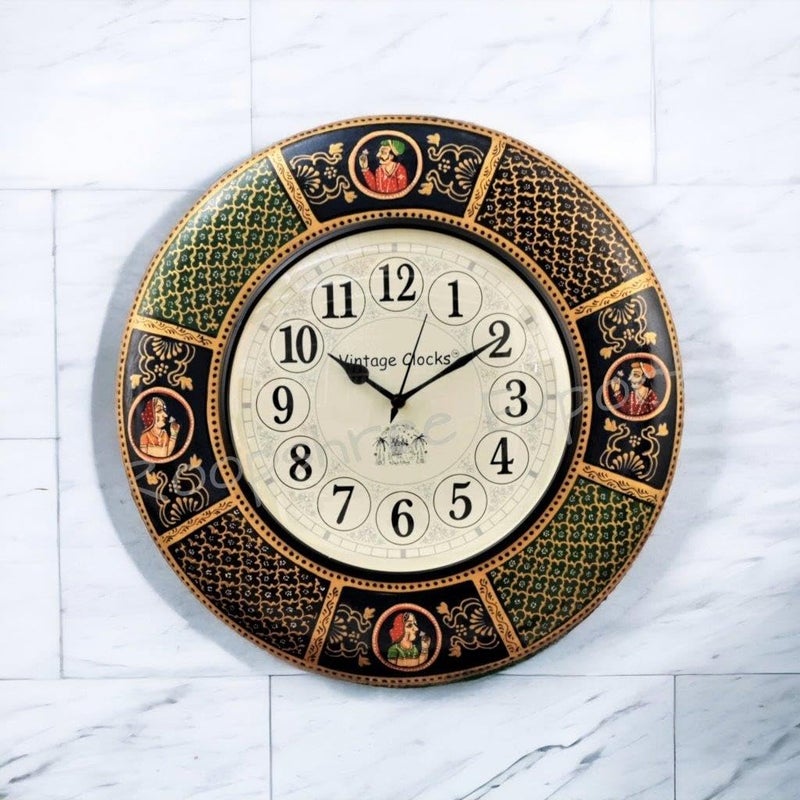 Vintage Clock ساعة حائط كبيرة بتصميم تجريدي من خشب الصنوبر الصلب MDF بأرقام إنجليزية مرسومة يدويًا 16X16 بوصة متعددة الألوان - Image 5