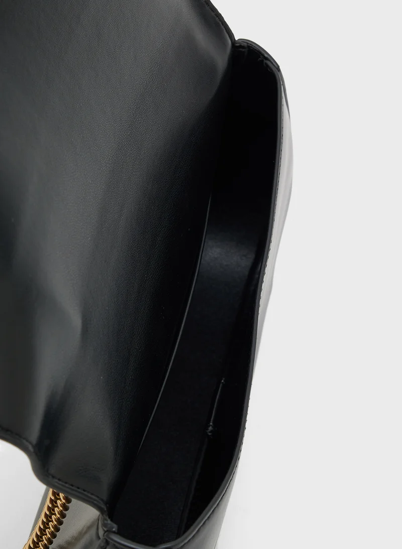 كالفن كلاين Hardware Shoulder Bag