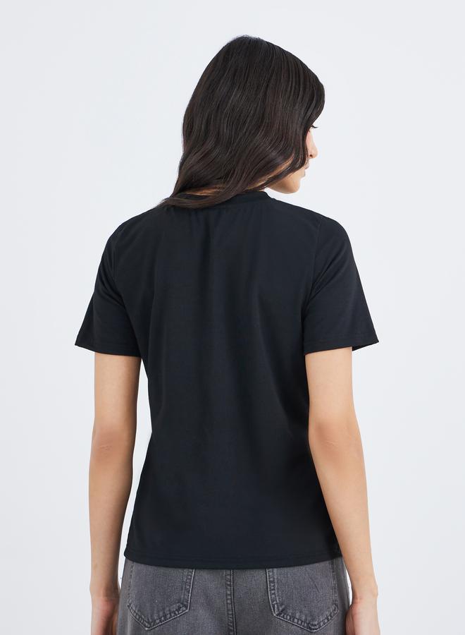 تايك تو تيشيرت أسود بياقة مستديرة وتفاصيل مقطوعة مخيطة - Image 4