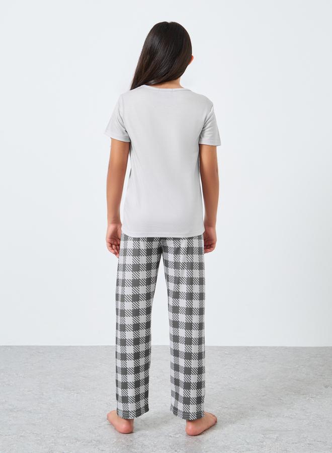 Styli Teen Grey Slogan T-Shirt and Checked Pyjama Set - Image 4