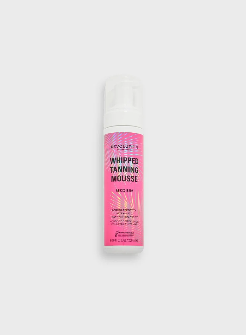 REVOLUTION Whipped Tanning Mousse - Light/Medium