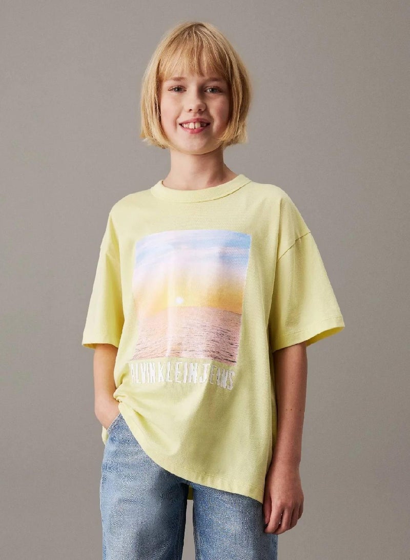 كالفن كلاين جينز تيشرت بقصة مريحة مزين بطبعة رسومات غروب الشمس - Image 1