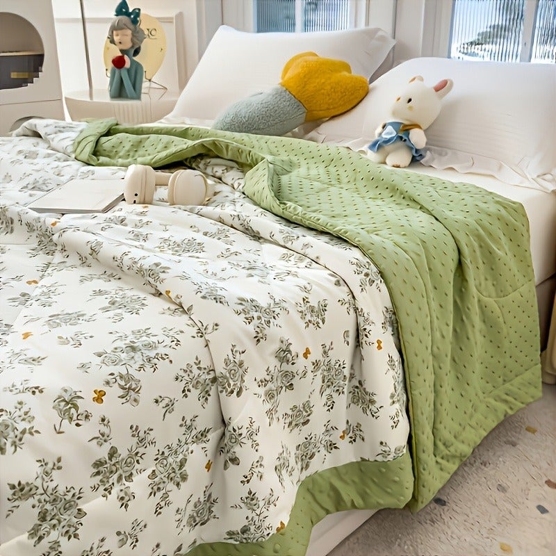 Lightweight Quilt, Cooling Summer Quilt with a Cool-to-the-touch Bean-like Texture, Thin Comforter, Cooling Blanket, Floral Pattern, Microfiber Filling, Suitable for All 4 Seasons, Ideal for Bedrooms, Hotels, Guest Rooms, and Other Settings - Image 3