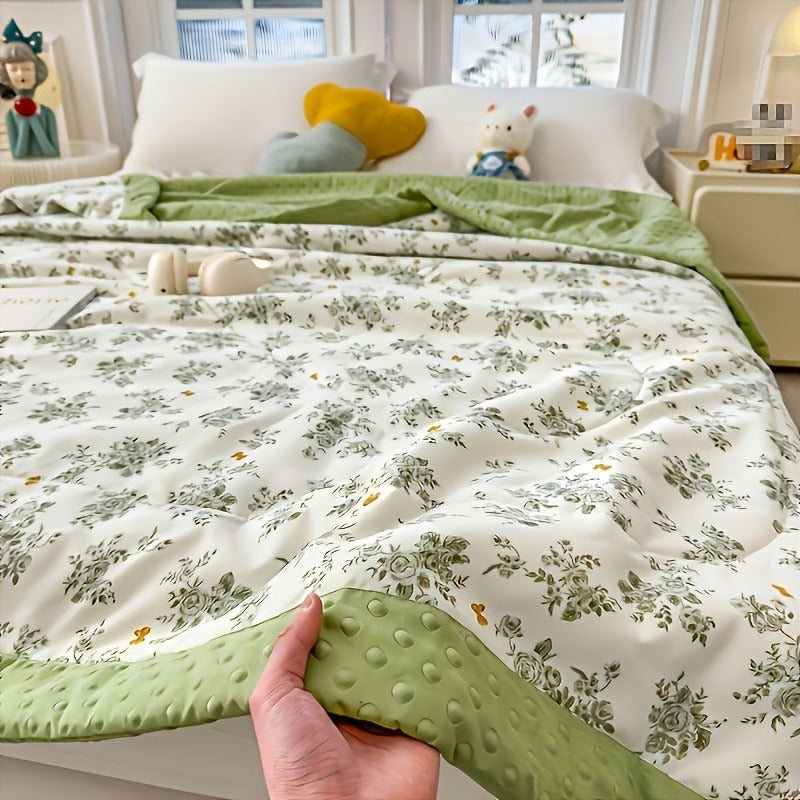 Lightweight Quilt, Cooling Summer Quilt with a Cool-to-the-touch Bean-like Texture, Thin Comforter, Cooling Blanket, Floral Pattern, Microfiber Filling, Suitable for All 4 Seasons, Ideal for Bedrooms, Hotels, Guest Rooms, and Other Settings - Image 5