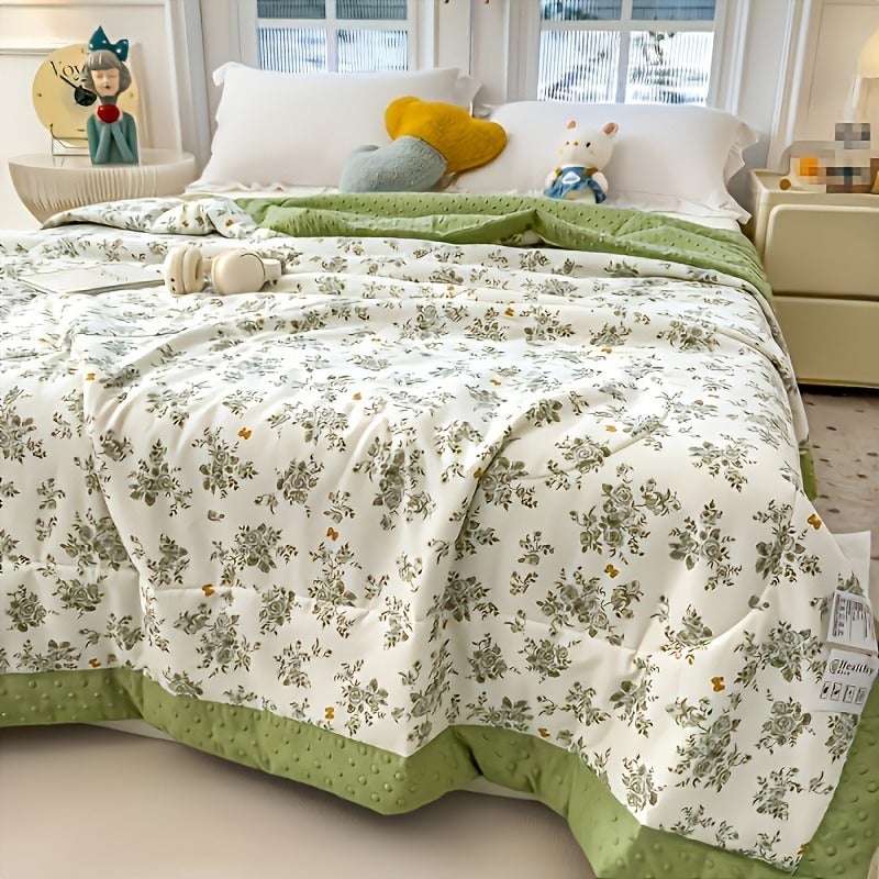 Lightweight Quilt, Cooling Summer Quilt with a Cool-to-the-touch Bean-like Texture, Thin Comforter, Cooling Blanket, Floral Pattern, Microfiber Filling, Suitable for All 4 Seasons, Ideal for Bedrooms, Hotels, Guest Rooms, and Other Settings - Image 4