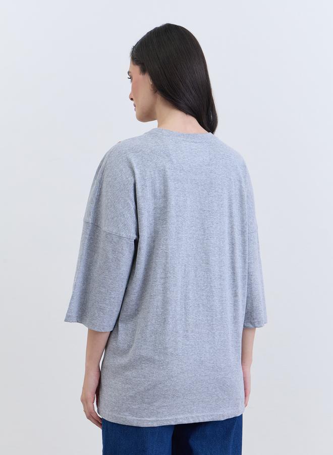 ستايلي تيشيرت واسع مطرز بالزهور باللون الرمادي - Image 4