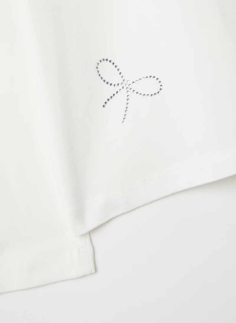 او في اس GIRLS' WHITE COTTON REGULAR FIT TOP WITH STRASS BOWS