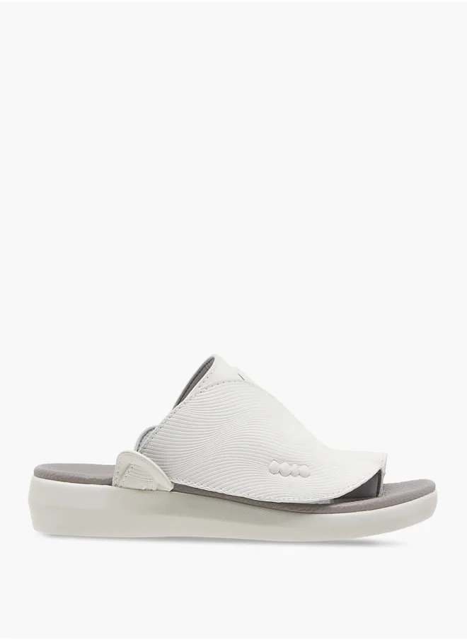 الواحة Boys Textured Slip-On Arabic Sandals with Toe Loop Detail