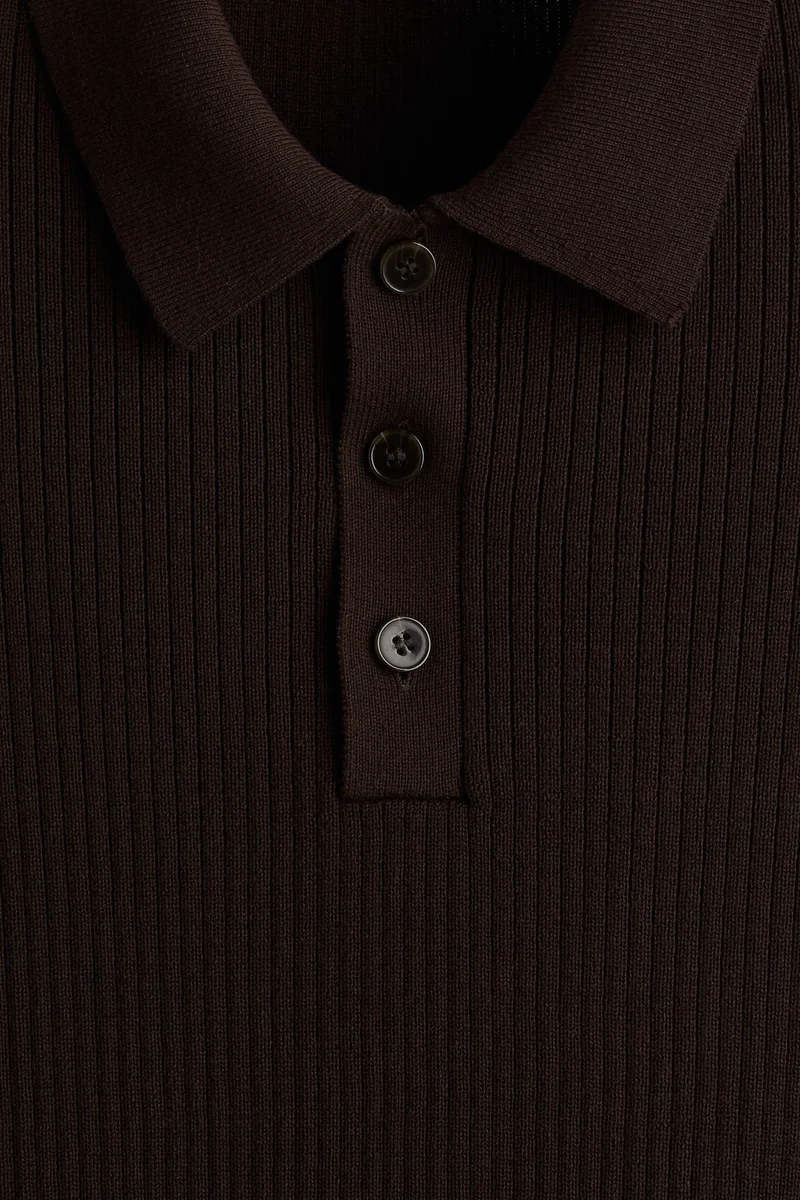 اتش اند ام تي-شيرت بولو محبوك بقصّة سلِم