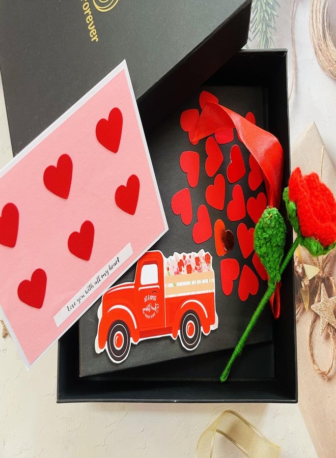 Crafted Forever مجموعة هدايا "قلوب طائرة للأبد" من كرافتد، تتضمن بطاقة تهنئة وألبوم ووردة كروشيه (الصور غير متضمنة). - Image 1