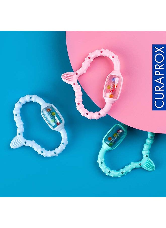 CURAPROX حلقة تسنين كيورابروكس للأطفال، حلقة تسنين زرقاء للأطفال مع خشخيشة، حلقة تسنين للأطفال مع فرشاة أسنان تعليمية، حلقة تسنين للأطفال للتسنين، خالية من مادة بيسفينول أ، زرقاء، قطعة واحدة.  - Image 5