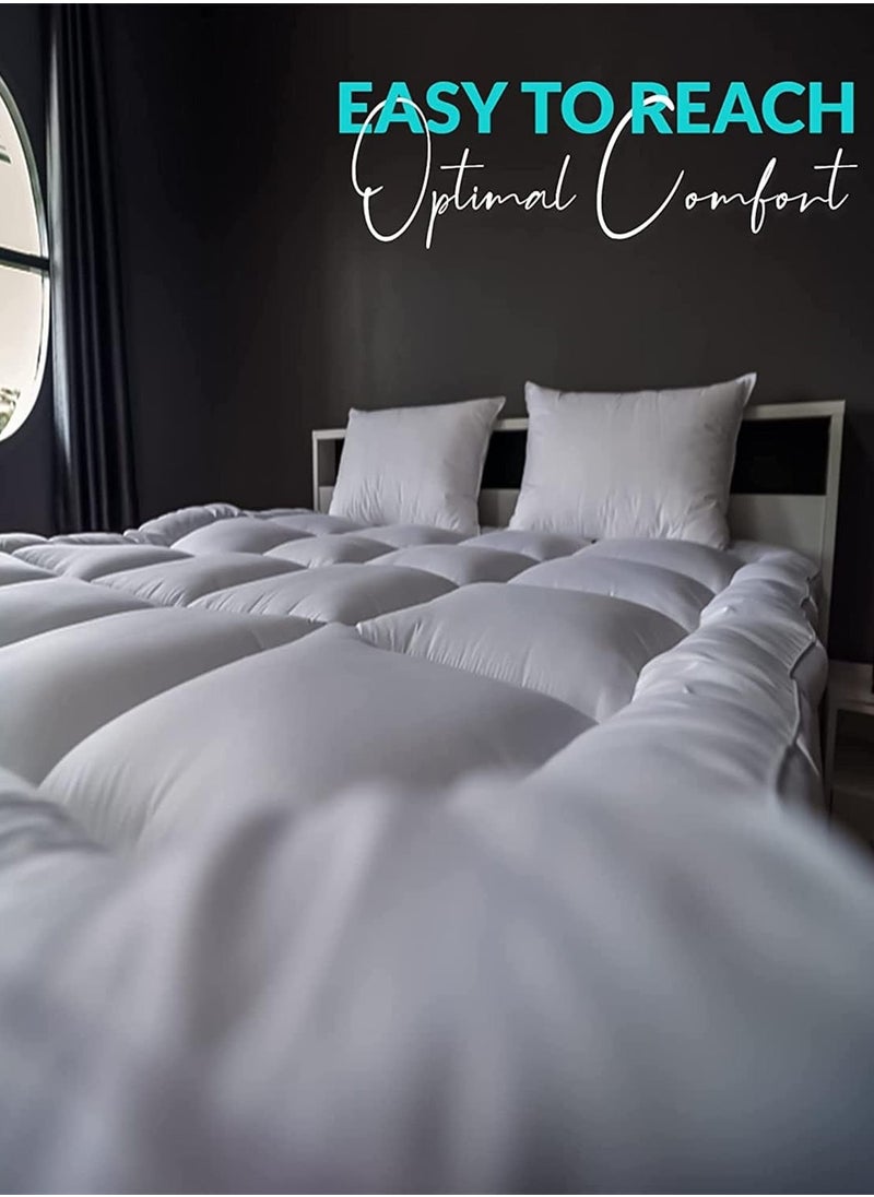 Couples Comfort 4-Piece Set – Includes 2 Luxurious Stripe Pillows 75 x 50cm for Ultimate Relaxation, 1 Mattress Topper 150 x 200cm for Plush Support, and 1 Decorative Lamp to Add Elegance to Your Bedroom – Perfect Bedding Essentials Set for Couples