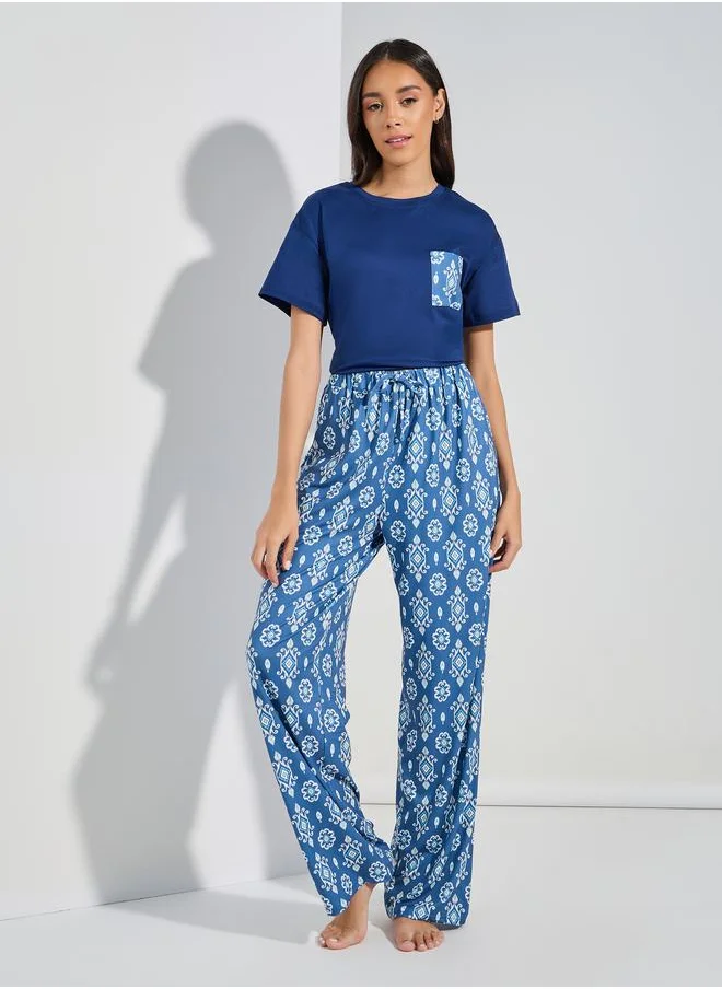 ستايلي Ikkat Print Pocket T-Shirt & Pyjama Set