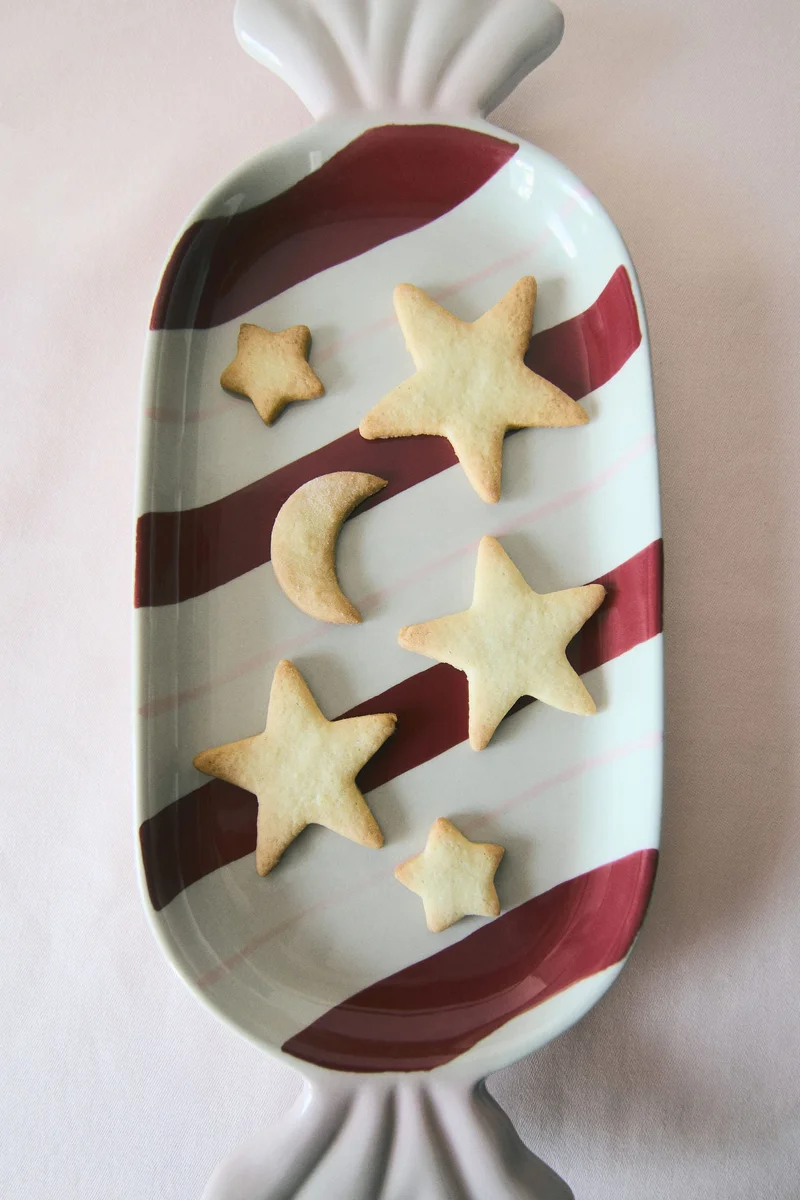 H&M Figurative stoneware serving plate