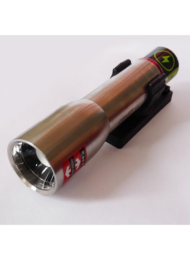 Coast Coast A25R Focusing Rechargeable 725 Lumen LED Flashlight  - Image 3
