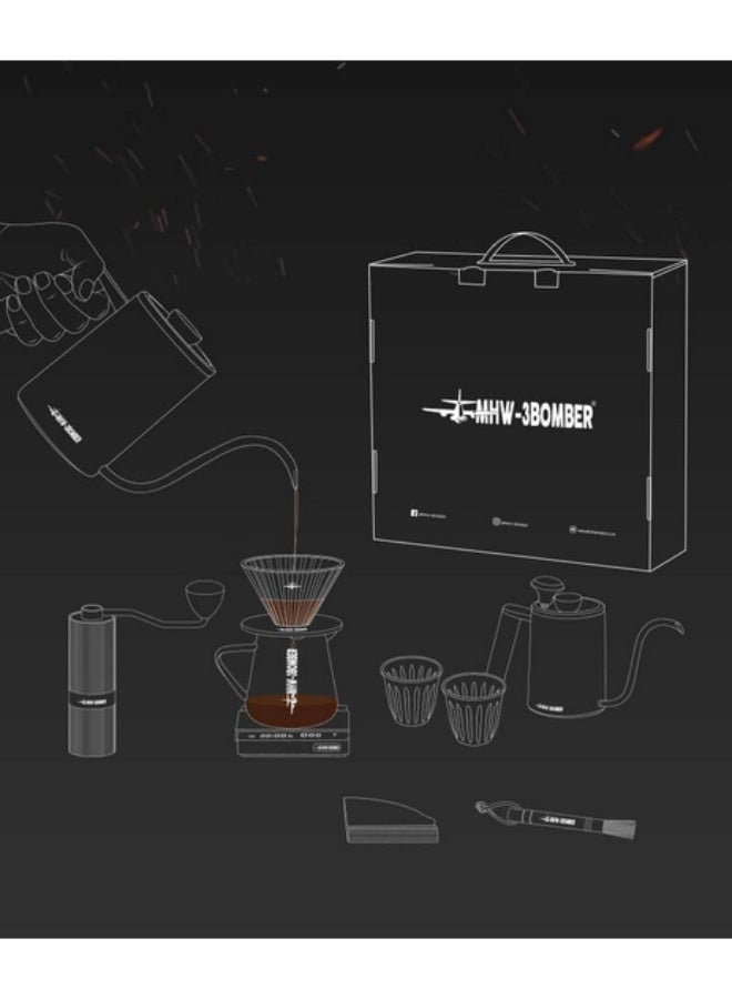 ام اتش دابيلو - ثري بومبار مجموعة قهوة MHW-3BOMBER M1 مع مطحنة يدوية، ومصفاة زجاجية، وغلاية، وميزان، وأوراق ترشيح - 10 قطع (أسود) - Image 4