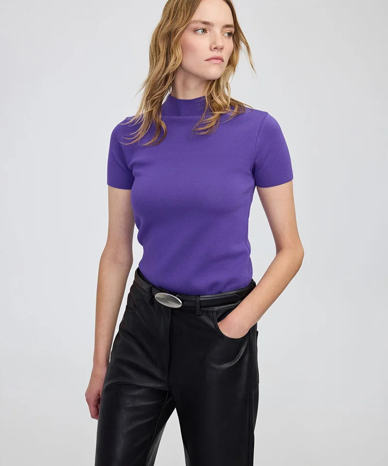 ابيكول High-Neck Knit Top