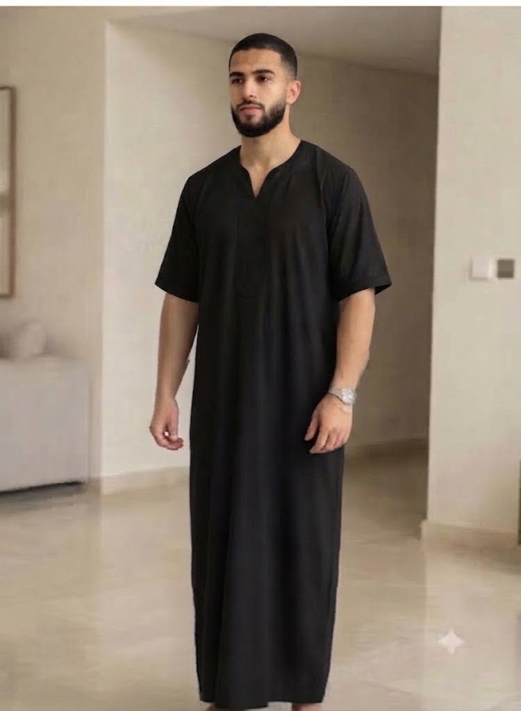 AMYAE Black Emirati Kandura for Men | Traditional Arabic Thobe | UAE Gulf Kandora | Elegant Islamic Men’s Clothing for Eid, Friday Prayer & Special Occasions | Free Size - Image 1