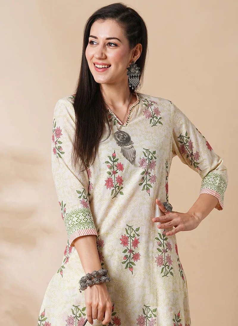 جلو باص طقم كورتا بالازو نسائي بطبعات زهور من جلوبس