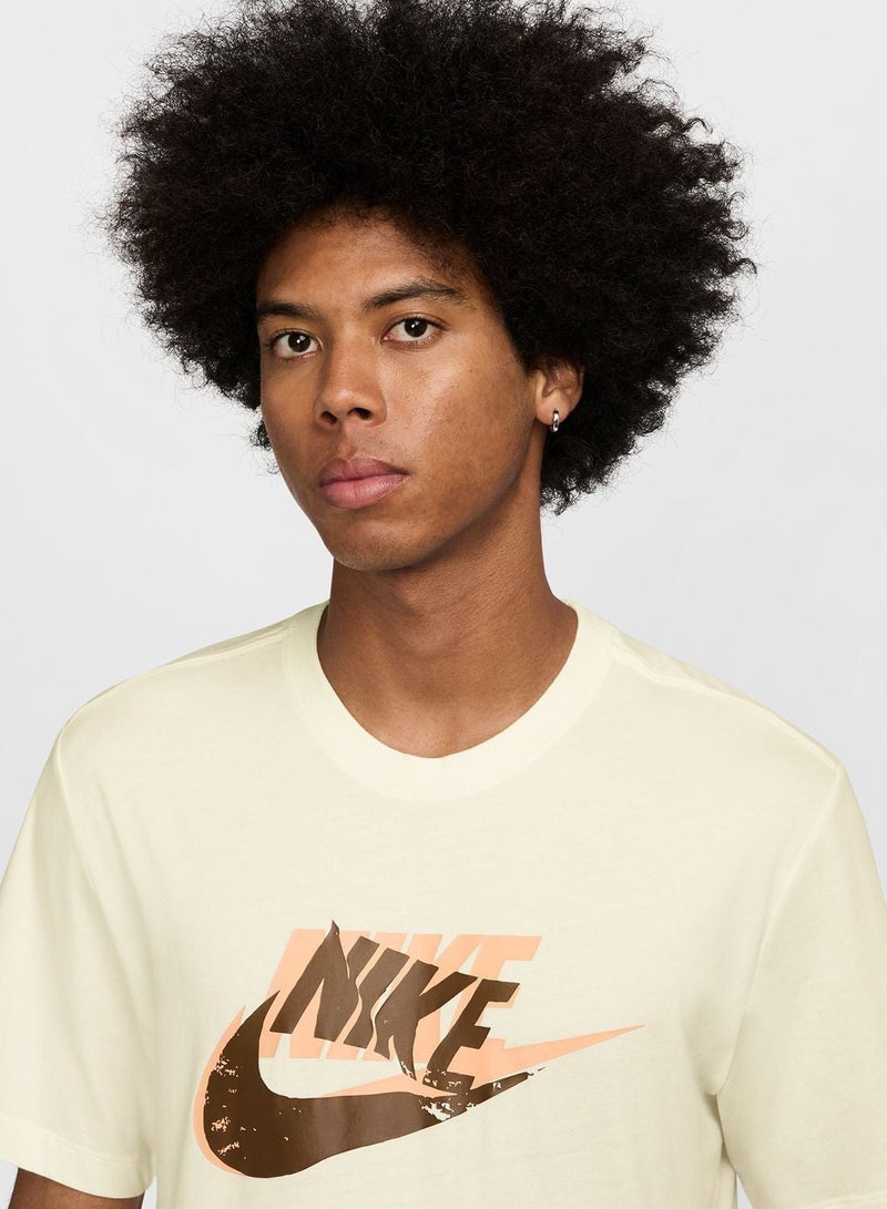Nike Nsw Futura T-Shirt - Image 3