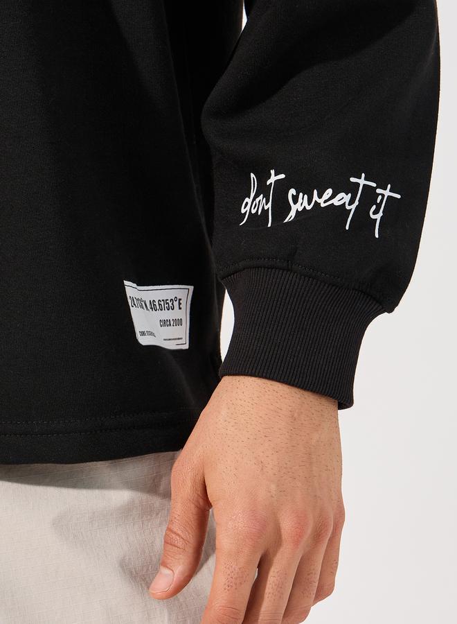 ستايلي سويت شيرت بوكسي بطبعة كتابة مع شارة - Image 4