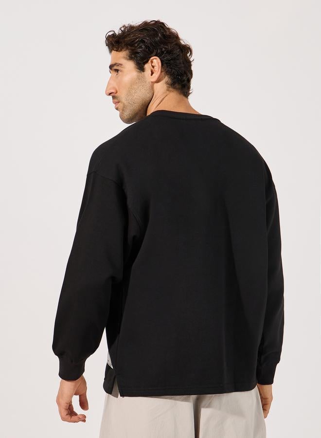 ستايلي سويت شيرت بوكسي بطبعة كتابة مع شارة - Image 5