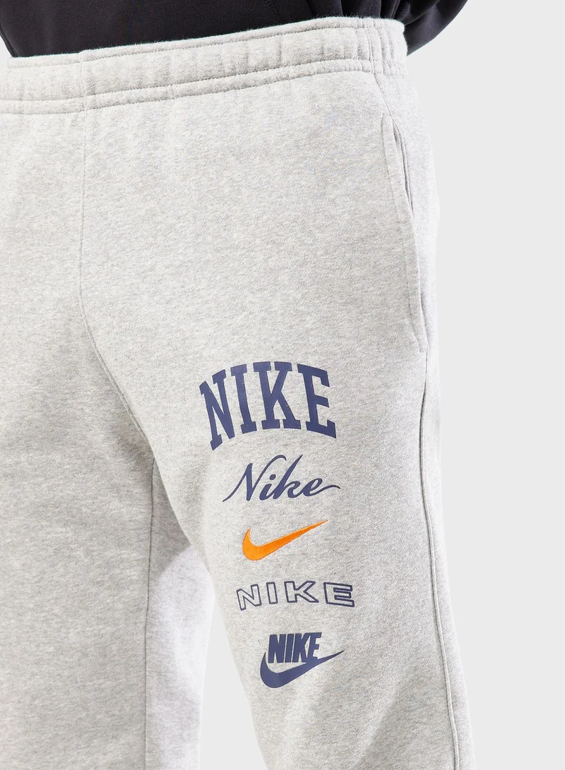 Nike Essential Club Basketball Hoodie