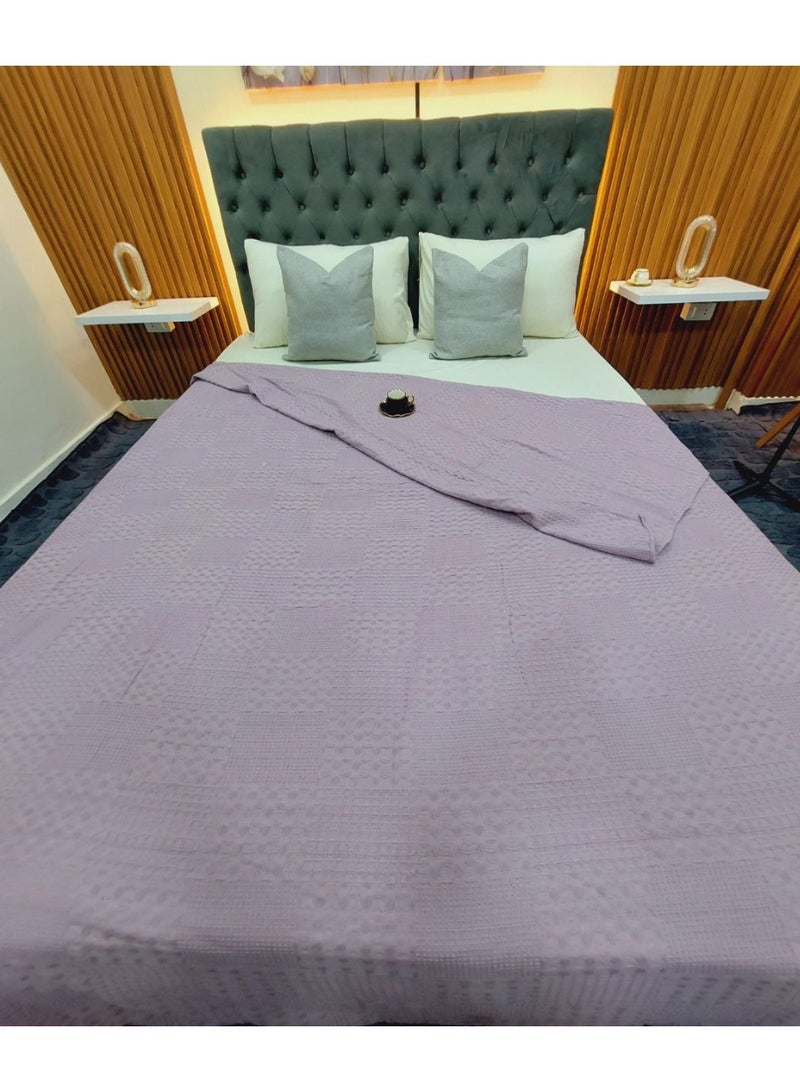 Coverlet – Soft & Breathable for All Seasons
