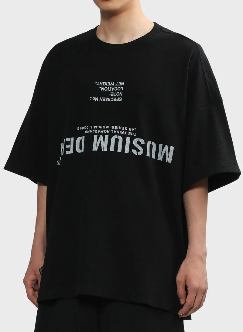 MUSIUM DIV. Logo T-Shirt