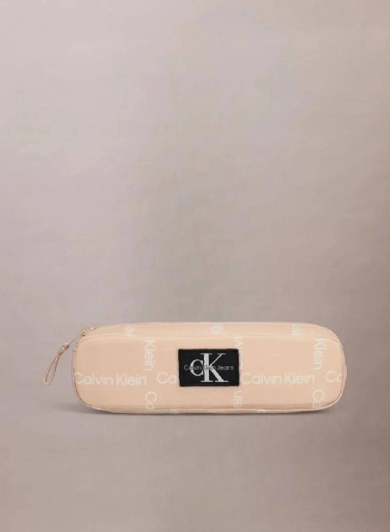 كالفن كلاين جينز حافظة أقلام مزينة بشعار كلفن كلاين للأطفال