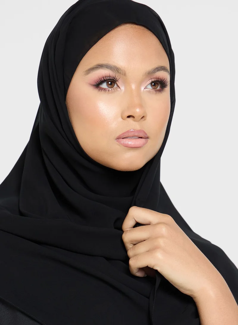 هيا كلوزيت عباية بخرز لامع