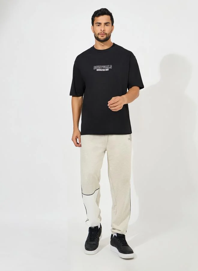 ستايلي اكتيف تيشيرت أوفرسايز بطبعة صدر قطن غني