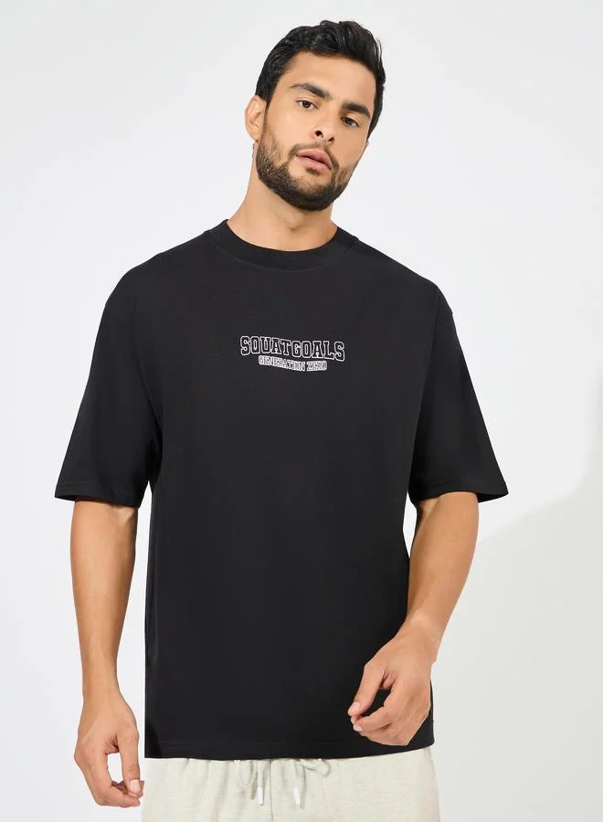 ستايلي اكتيف تيشيرت أوفرسايز بطبعة صدر قطن غني