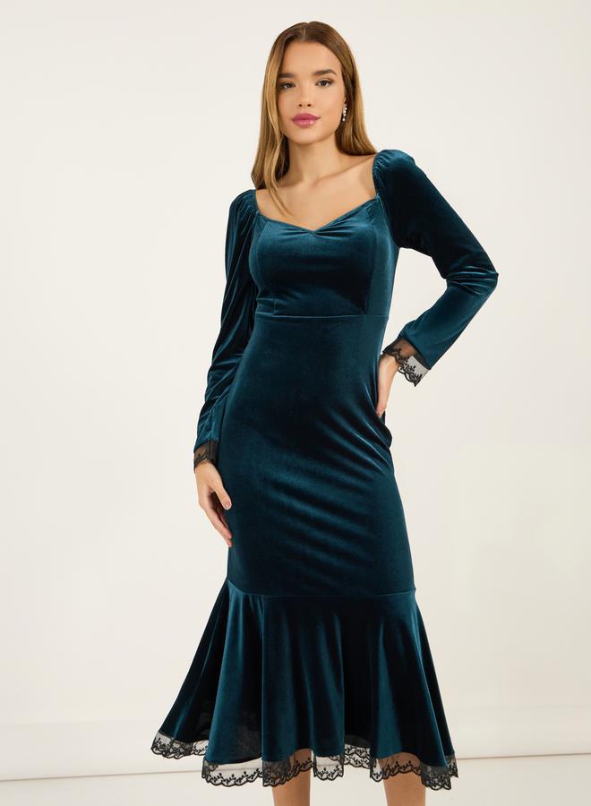 ستايلي فستان ميدي بمظهر مخمل وتفاصيل دانتيل - Image 2