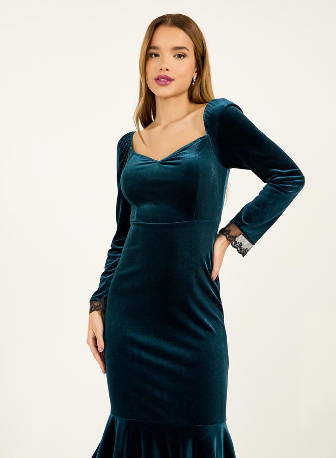 ستايلي فستان ميدي بمظهر مخمل وتفاصيل دانتيل - Image 5