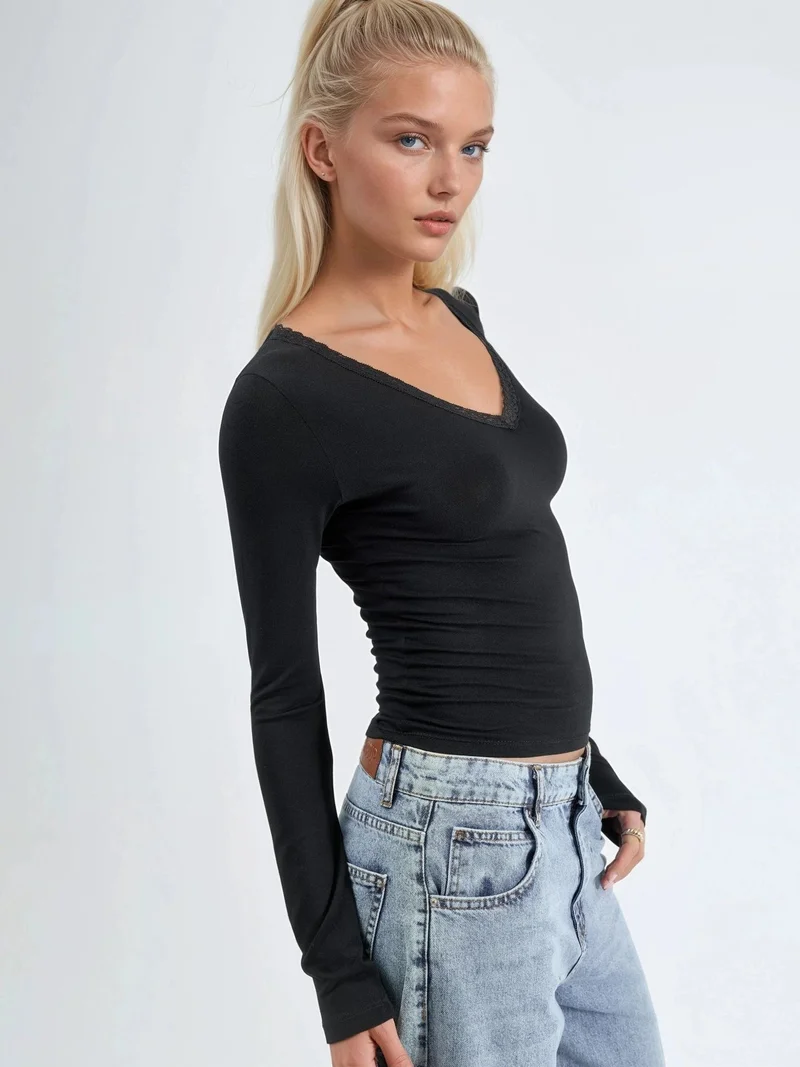 بوسيم BUSEM V-Neck Long Sleeve Blouse with Lace Detail