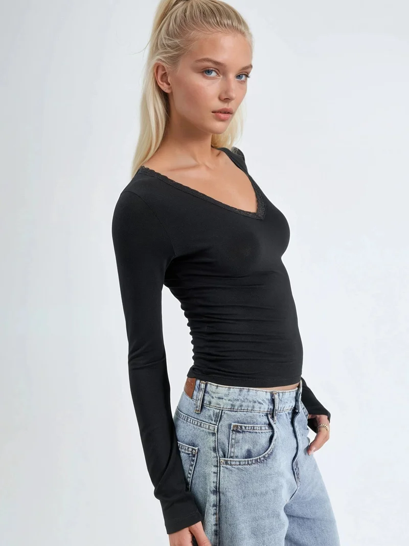بوسيم BUSEM V-Neck Long Sleeve Blouse with Lace Detail