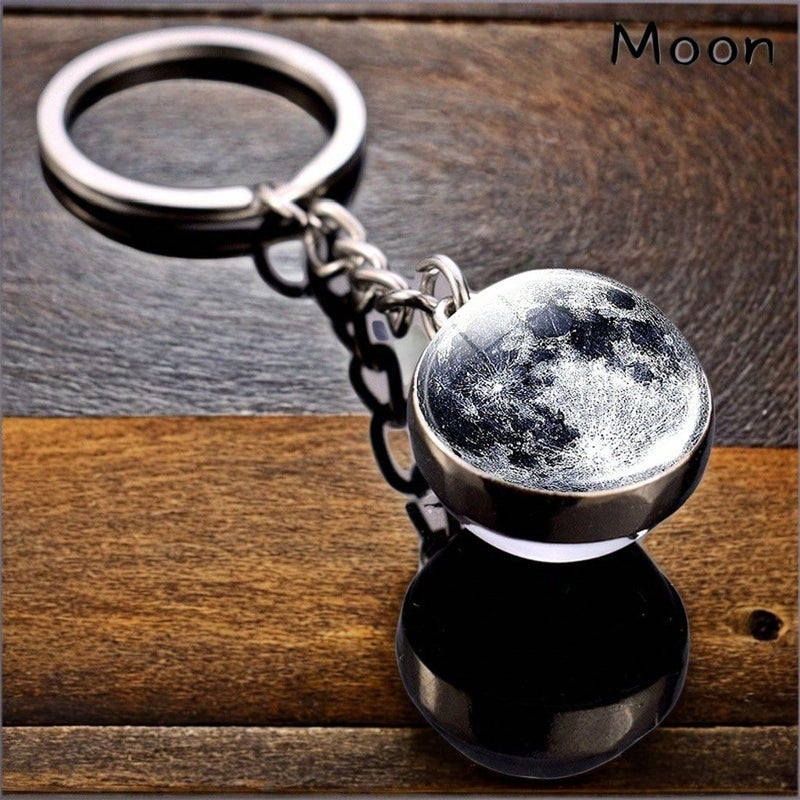 Moon Design Keychain – Elegant Accessory with Lunar Glow