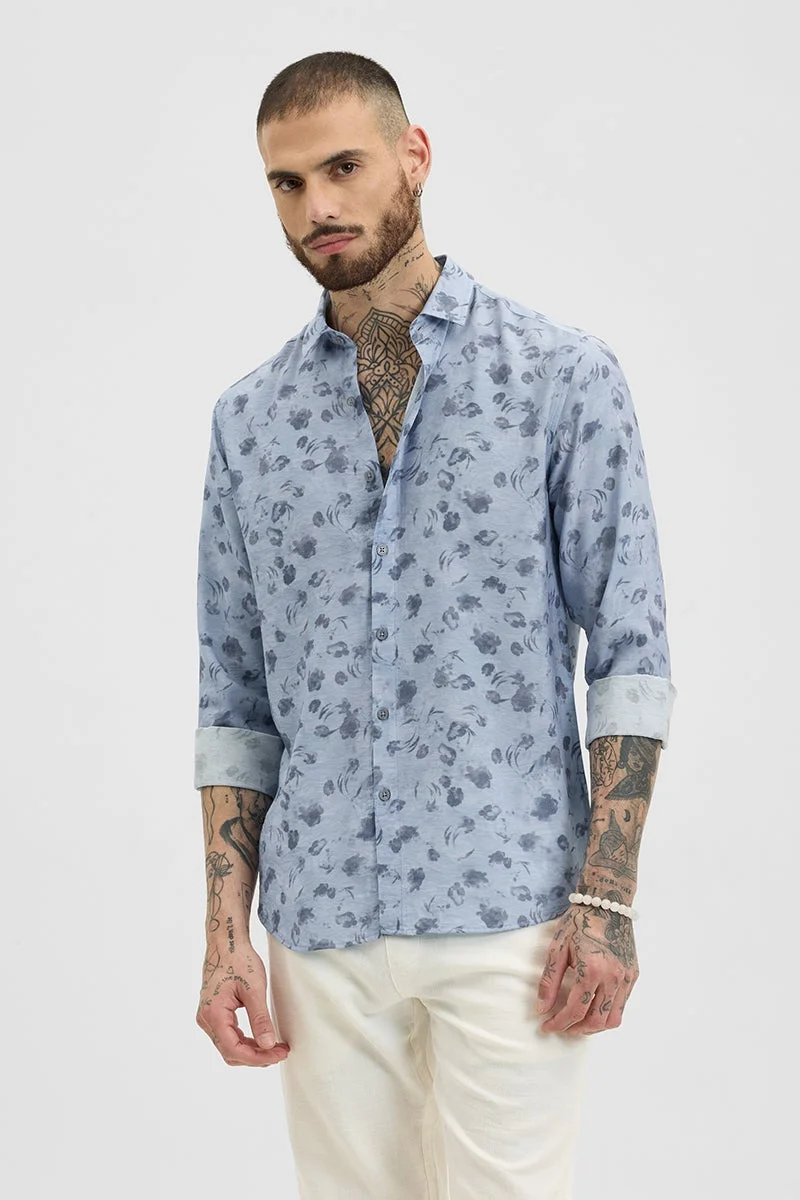 سنيتش قميص أزرق فاتح بنقوش زهور بقصة ضيقة