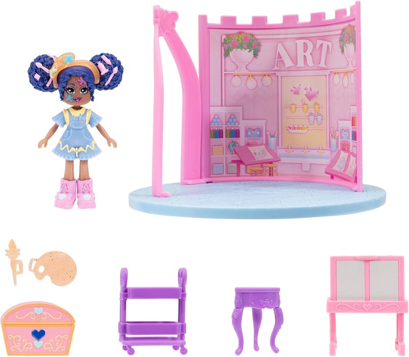 رويال هاي Royale High Art Class Playset - 1 دمية، 6 إكسسوارات - 1 كشف ماء مفاجئ - يناسب داخل مجموعة القلعة - رمز العنصر الافتراضي مضمن - الأعمار 5+ - Image 1