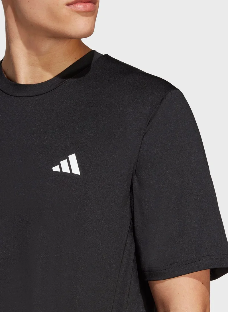 adidas ليقنز اسينشال بنمط ميتاليك