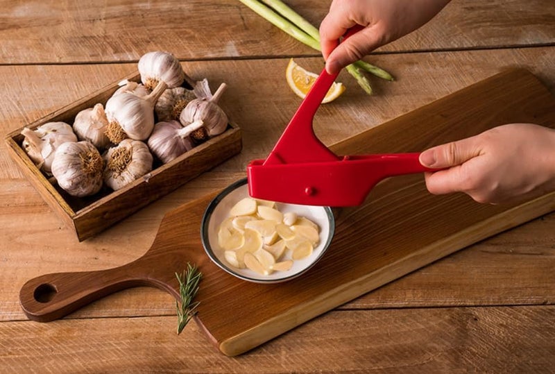 APURK APURK Garlic Press Kit Garlic Cutter 2 in 1 Garlic Crusher Garlic PresserChopperSlicer Hand Tool Plastic Crusher with Non Slip Handle for HomeKitchenRestaurant Pack of 1Multicolor - Image 3