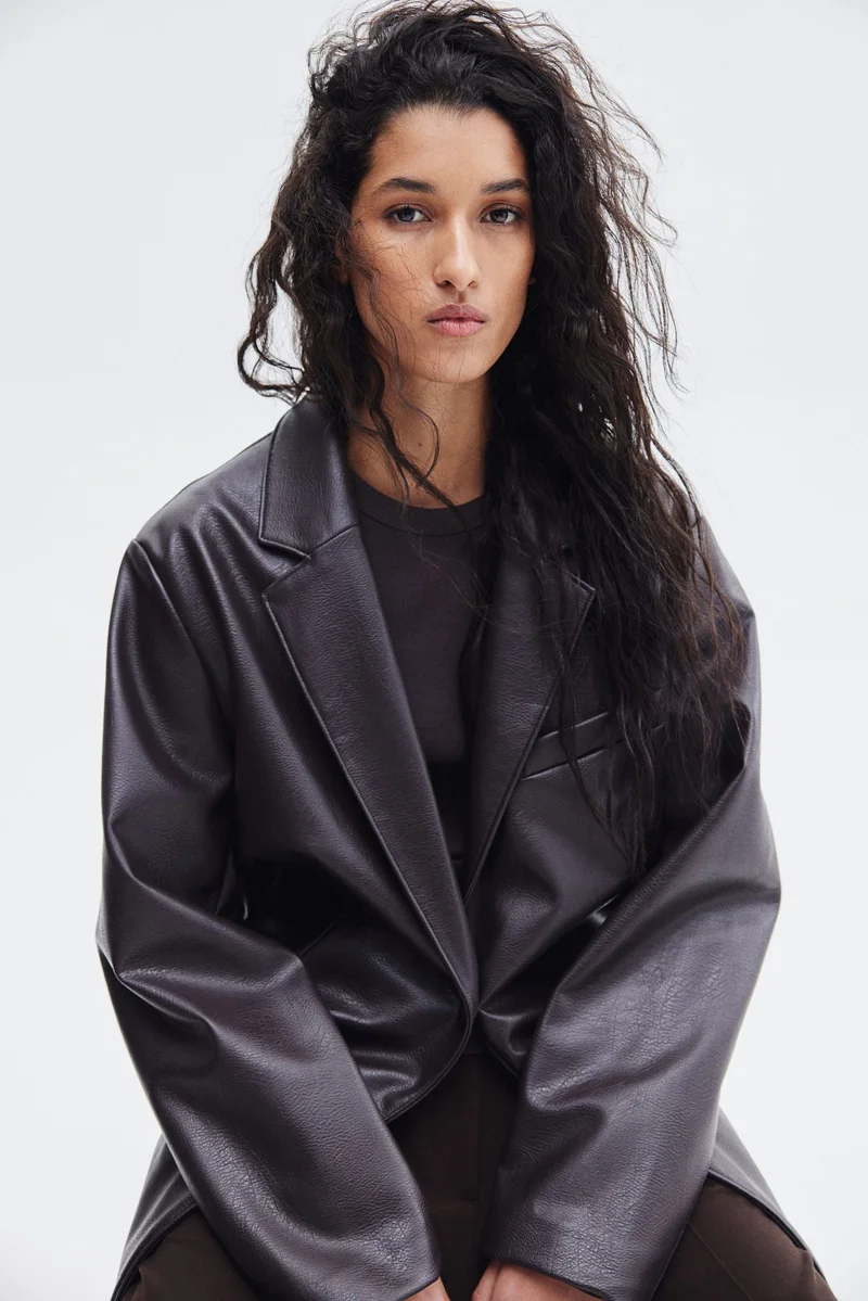 اتش اند ام بلوزة مرنة من مزيج المودال