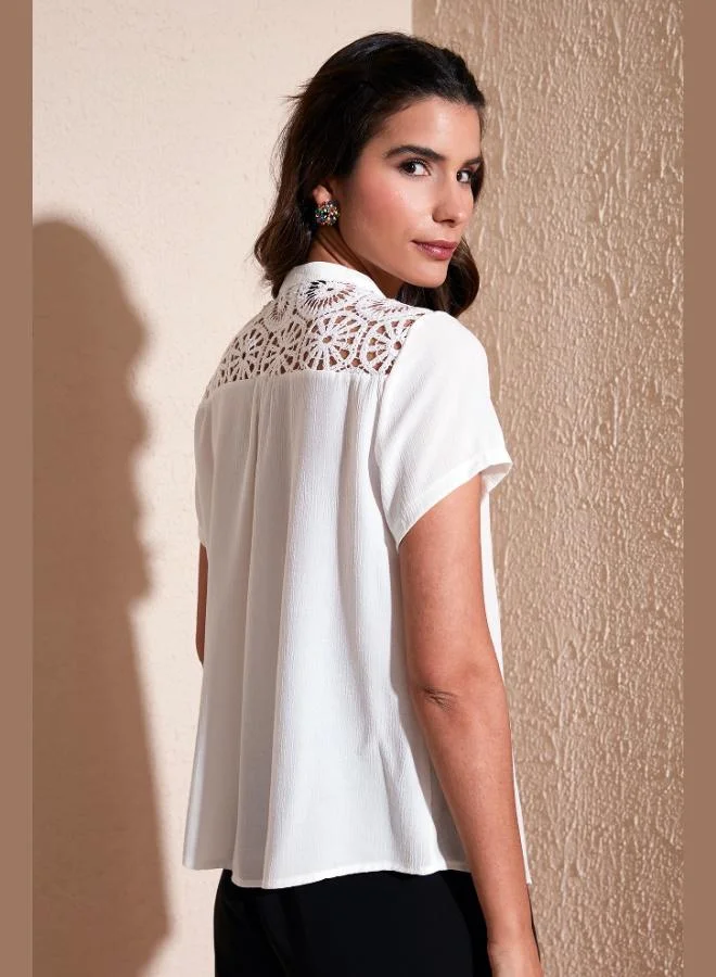 ليلا بلوزة قطنية % بتفاصيل دانتيل ليلا بقصة عادية ورقبة على شكل  للنساء