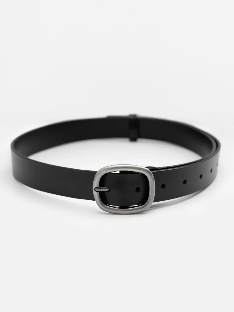 Lichi Wide leather belt with oval buckle