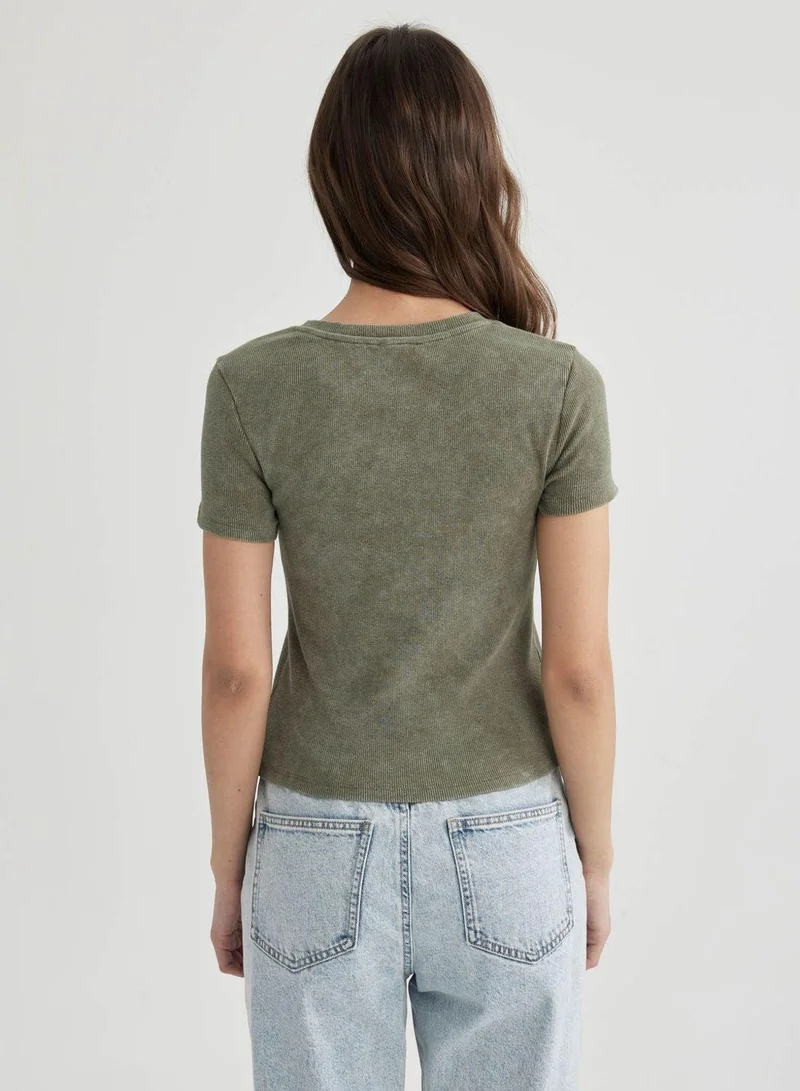 ديفاكتو تيشيرت قطن بأكمام قصيرة وياقة دائرية قابل للغسل